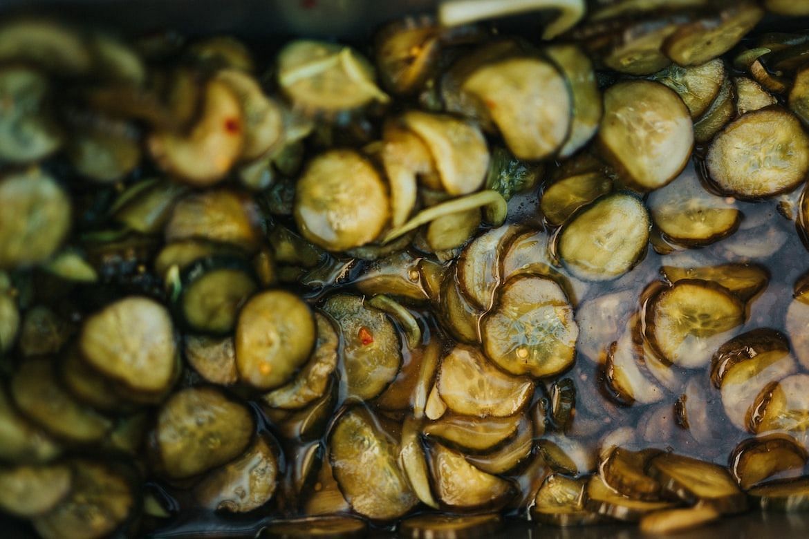 Avoid chugging pickle juice if you have a sensitive stomach (image via Unspalsh/Nathan DUmlao)
